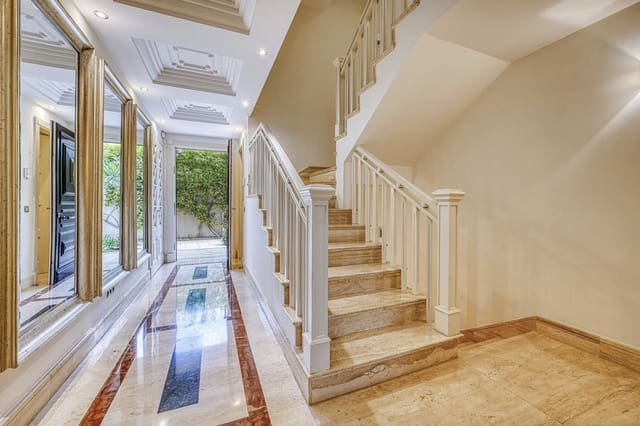 5 sovrum Semi-fristående Villa till salu i Golden Mile, Marbella med pool garage - 2 950 000 € (Ref: 9527508)