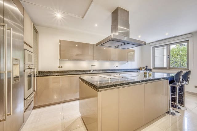 5 chambre Villa/Maison Semi-Mitoyenne à vendre à Golden Mile, Marbella avec piscine garage - 2 950 000 € (Ref: 9527508)