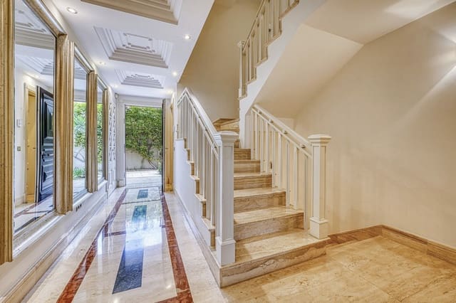 5 chambre Villa/Maison Semi-Mitoyenne à vendre à Golden Mile, Marbella avec piscine garage - 2 950 000 € (Ref: 9527508)