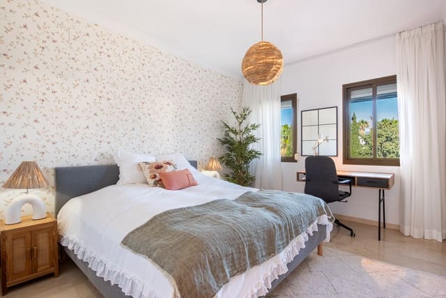 2 soveværelse Penthouse til salg i Marbella med swimmingpool garage - € 869.000 (Ref: 9530251)