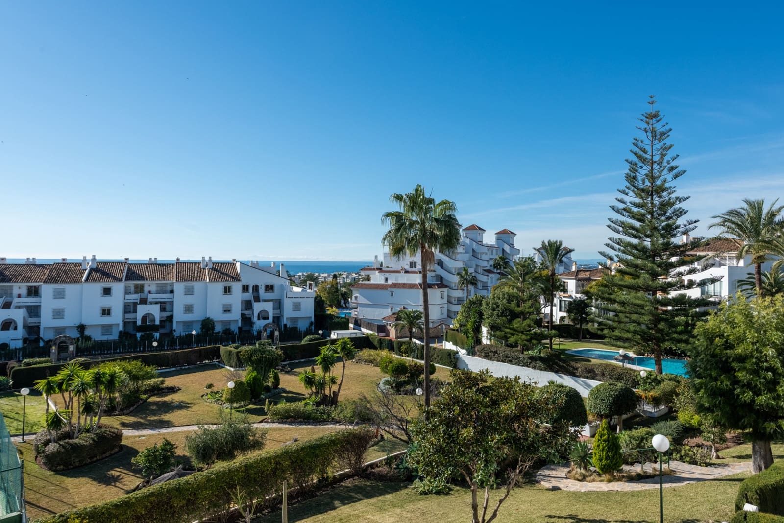 2 soveværelse Penthouse til salg i Marbella med swimmingpool garage - € 869.000 (Ref: 9530251)