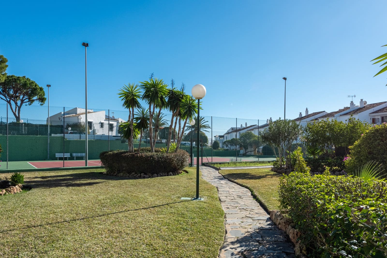 2 soveværelse Penthouse til salg i Marbella med swimmingpool garage - € 869.000 (Ref: 9530251)