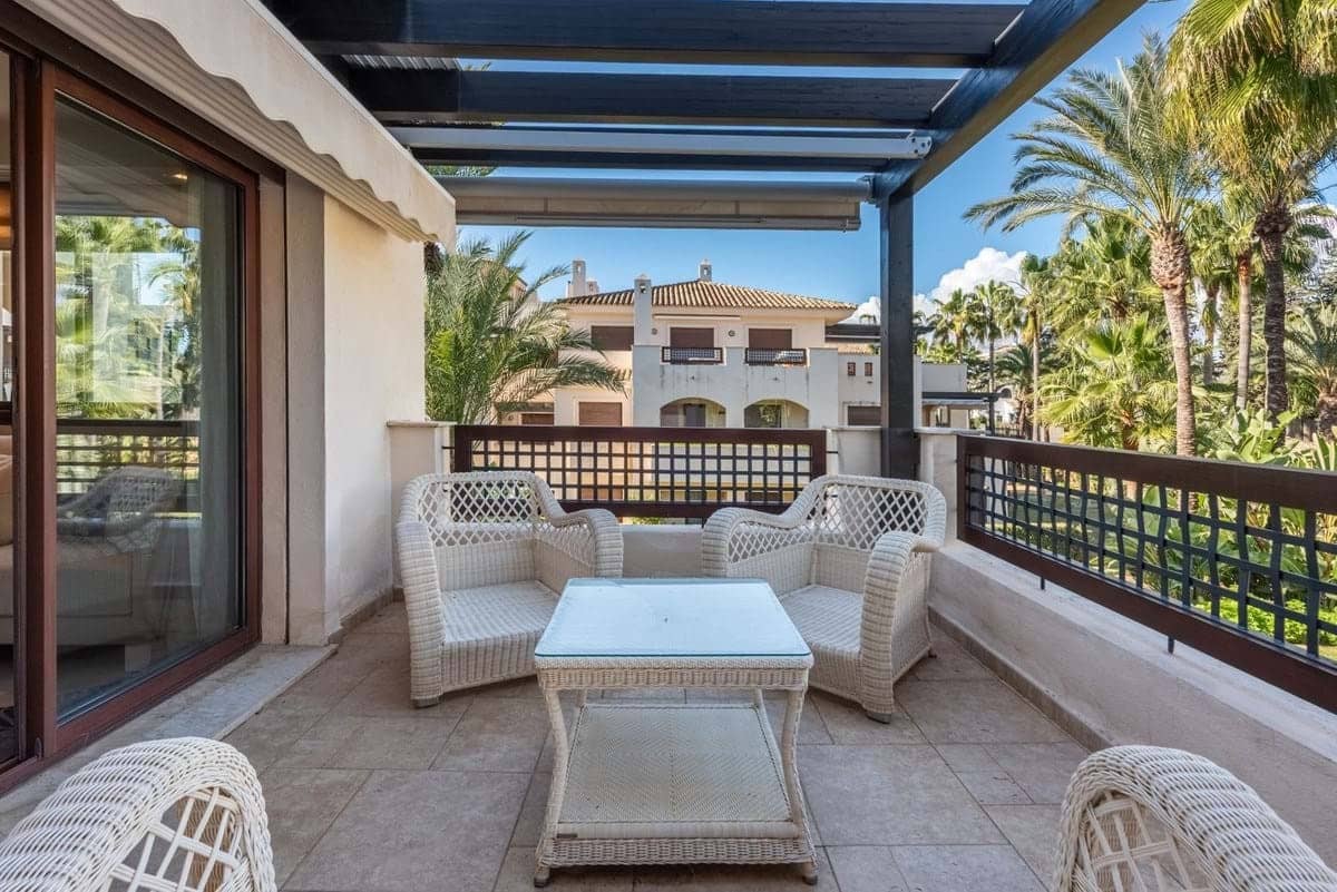 2 sypialnia Apartament na sprzedaż w Nueva Andalucia z basenem garażem - 720 000 € (Ref: 9533474)