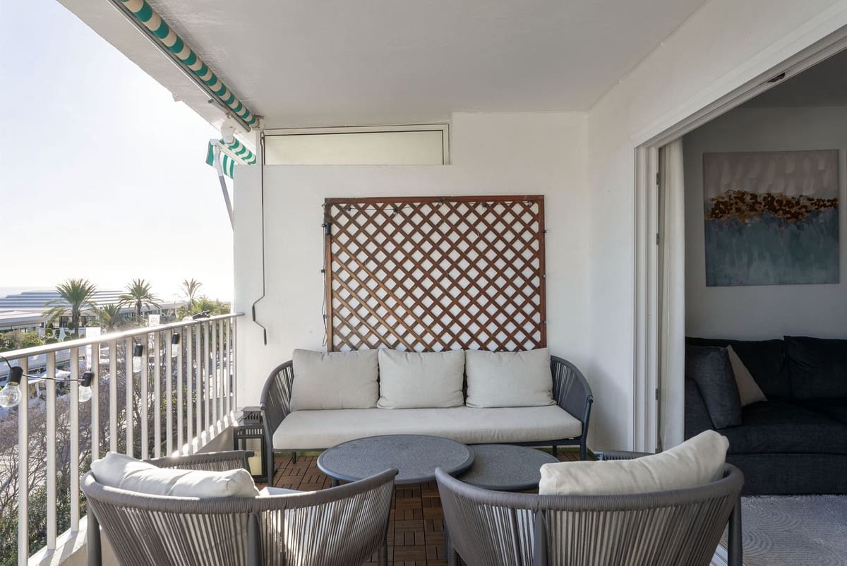 3 soverom Penthouse til salgs i Nueva Andalucia med svømmebasseng garasje - € 680 000 (Ref: 9533475)