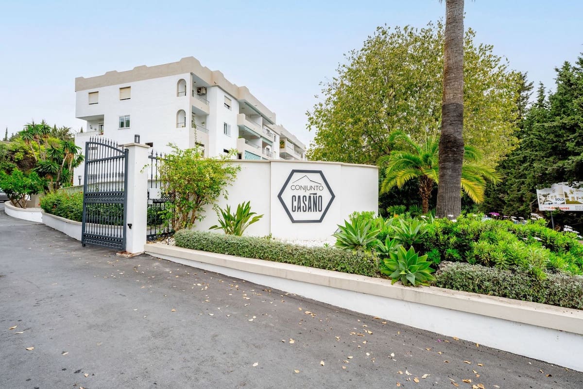 3 soverom Penthouse til salgs i Nueva Andalucia med svømmebasseng garasje - € 680 000 (Ref: 9533475)