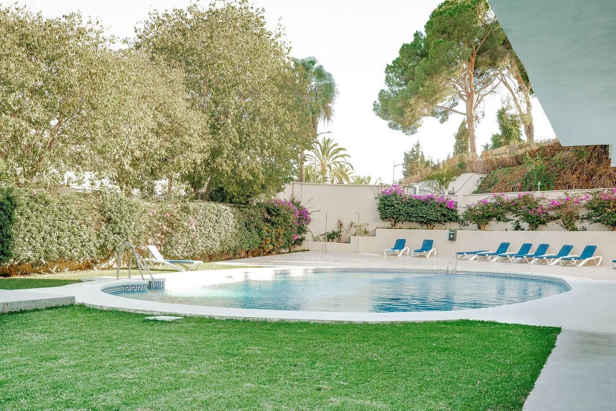 3 soverom Penthouse til salgs i Nueva Andalucia med svømmebasseng garasje - € 680 000 (Ref: 9533475)