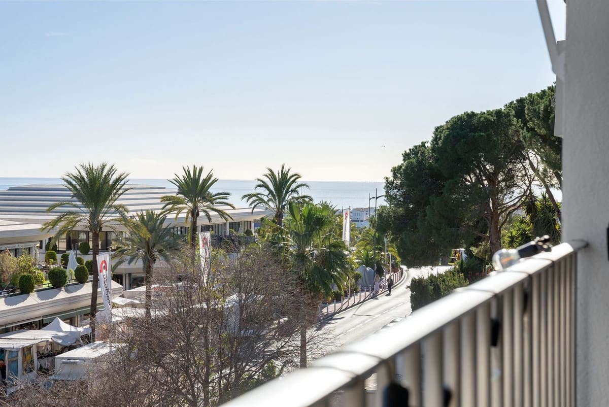 3 sypialnia Penthouse na sprzedaż w Nueva Andalucia z basenem garażem - 680 000 € (Ref: 9533475)