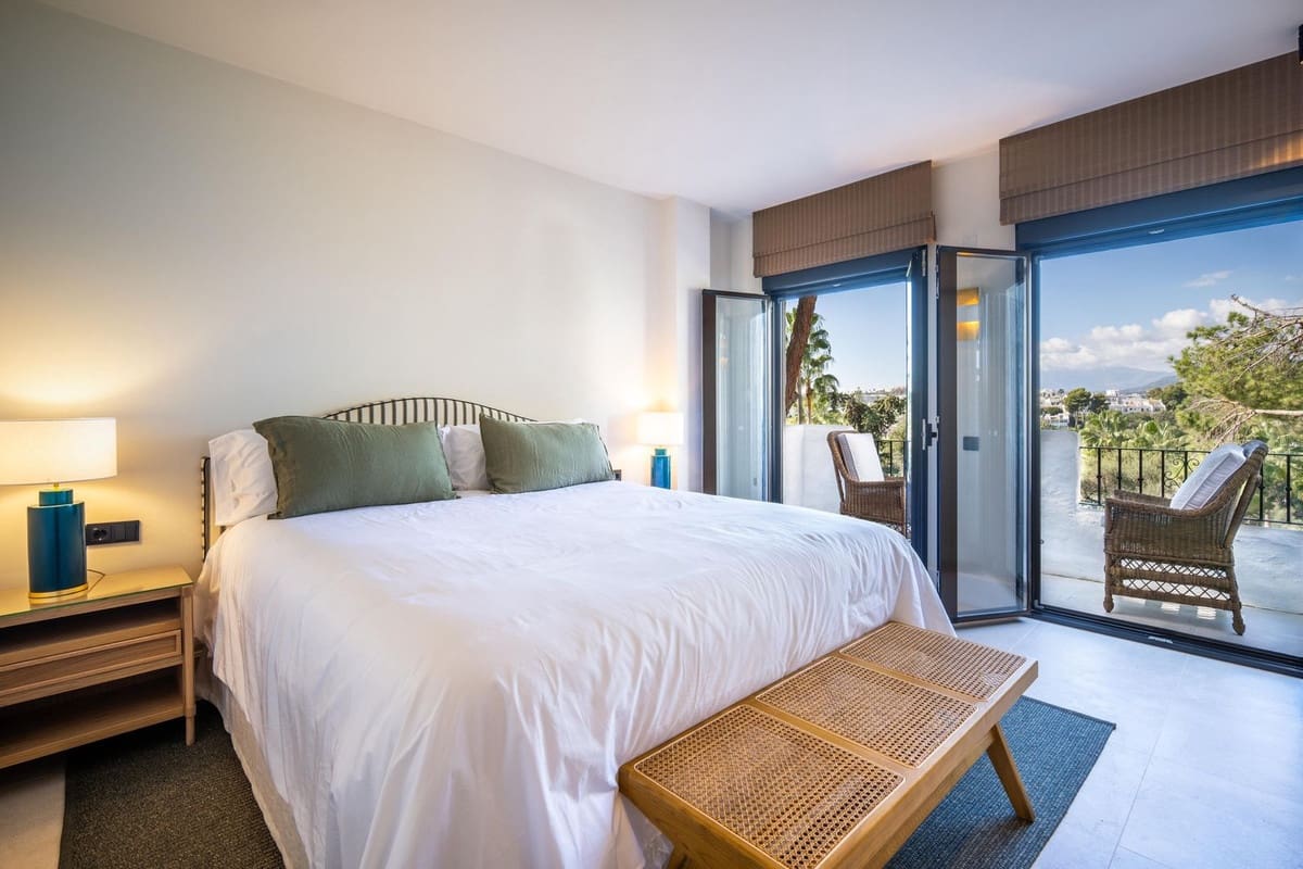 3 soverom Penthouse til salgs i Nueva Andalucia med svømmebasseng garasje - € 750 000 (Ref: 9533476)