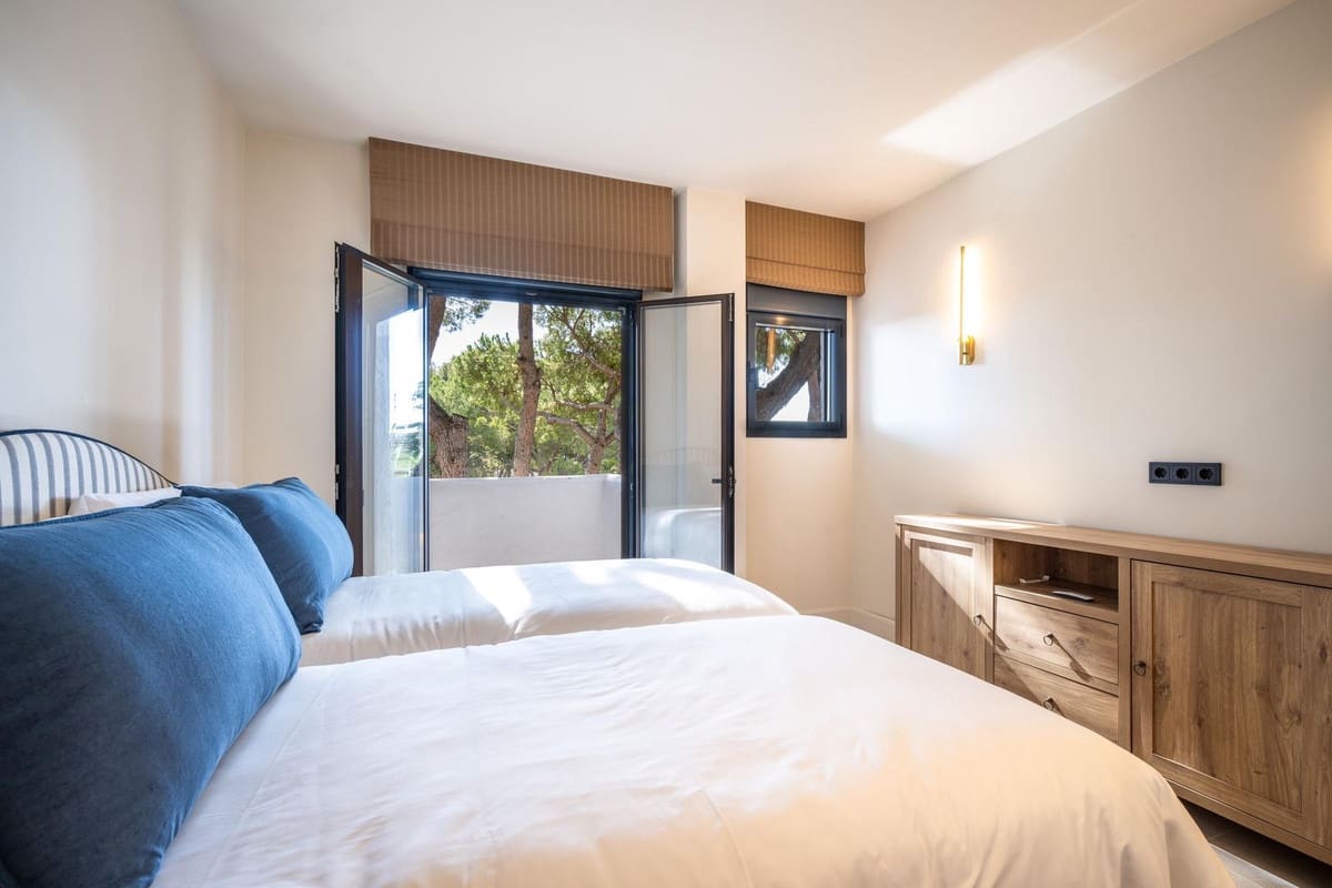 3 soverom Penthouse til salgs i Nueva Andalucia med svømmebasseng garasje - € 750 000 (Ref: 9533476)