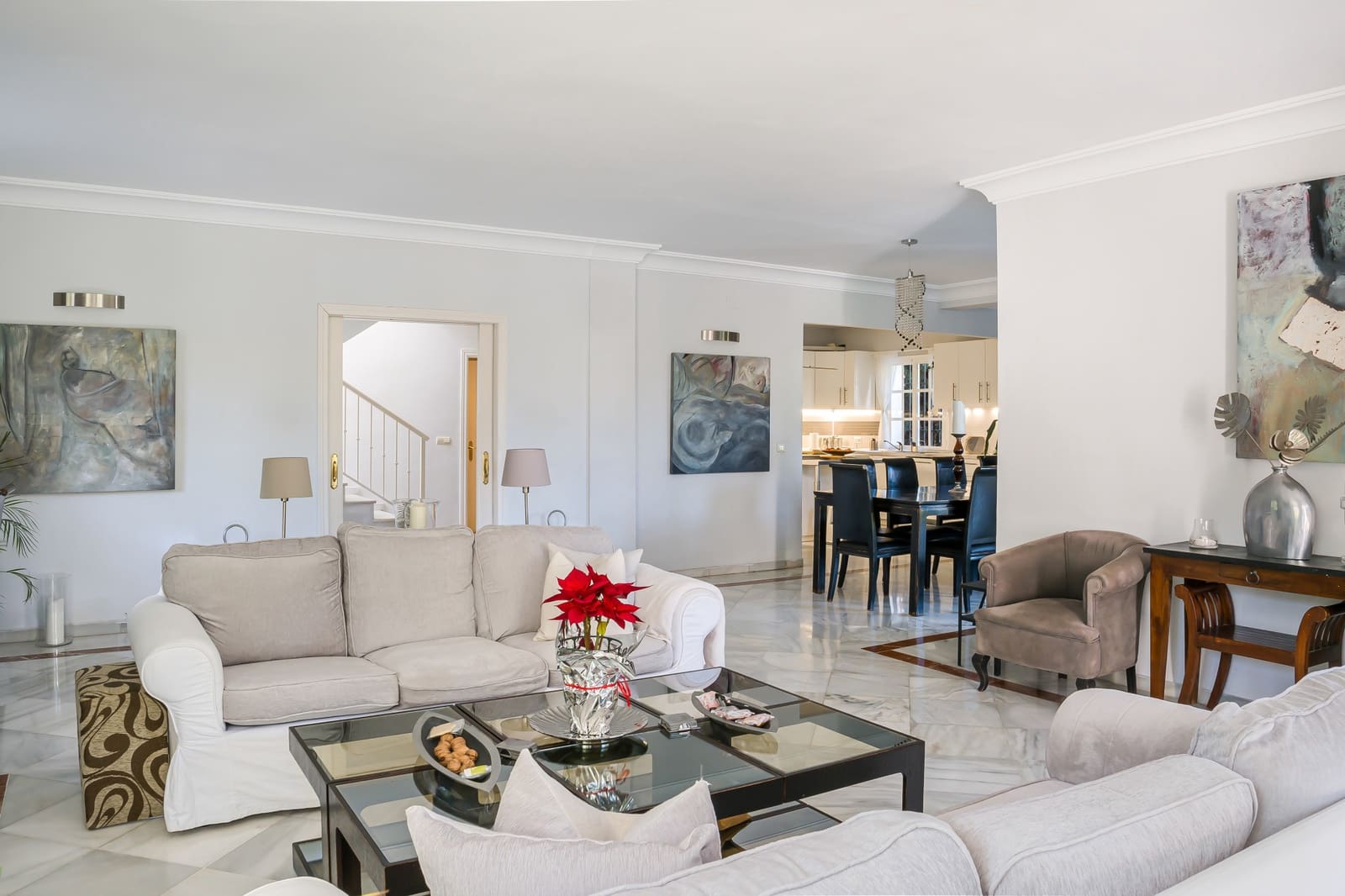 5 soverom Villa til salgs i Nueva Andalucia med svømmebasseng garasje - € 1 950 000 (Ref: 9533478)