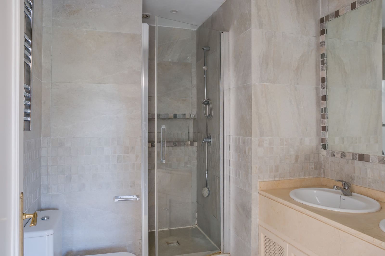 5 soverom Villa til salgs i Nueva Andalucia med svømmebasseng garasje - € 1 950 000 (Ref: 9533478)