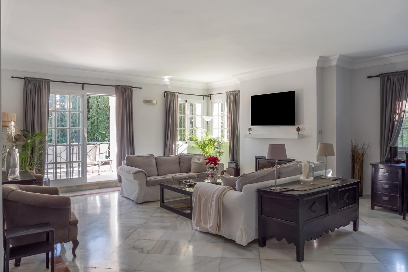 5 soverom Villa til salgs i Nueva Andalucia med svømmebasseng garasje - € 1 950 000 (Ref: 9533478)