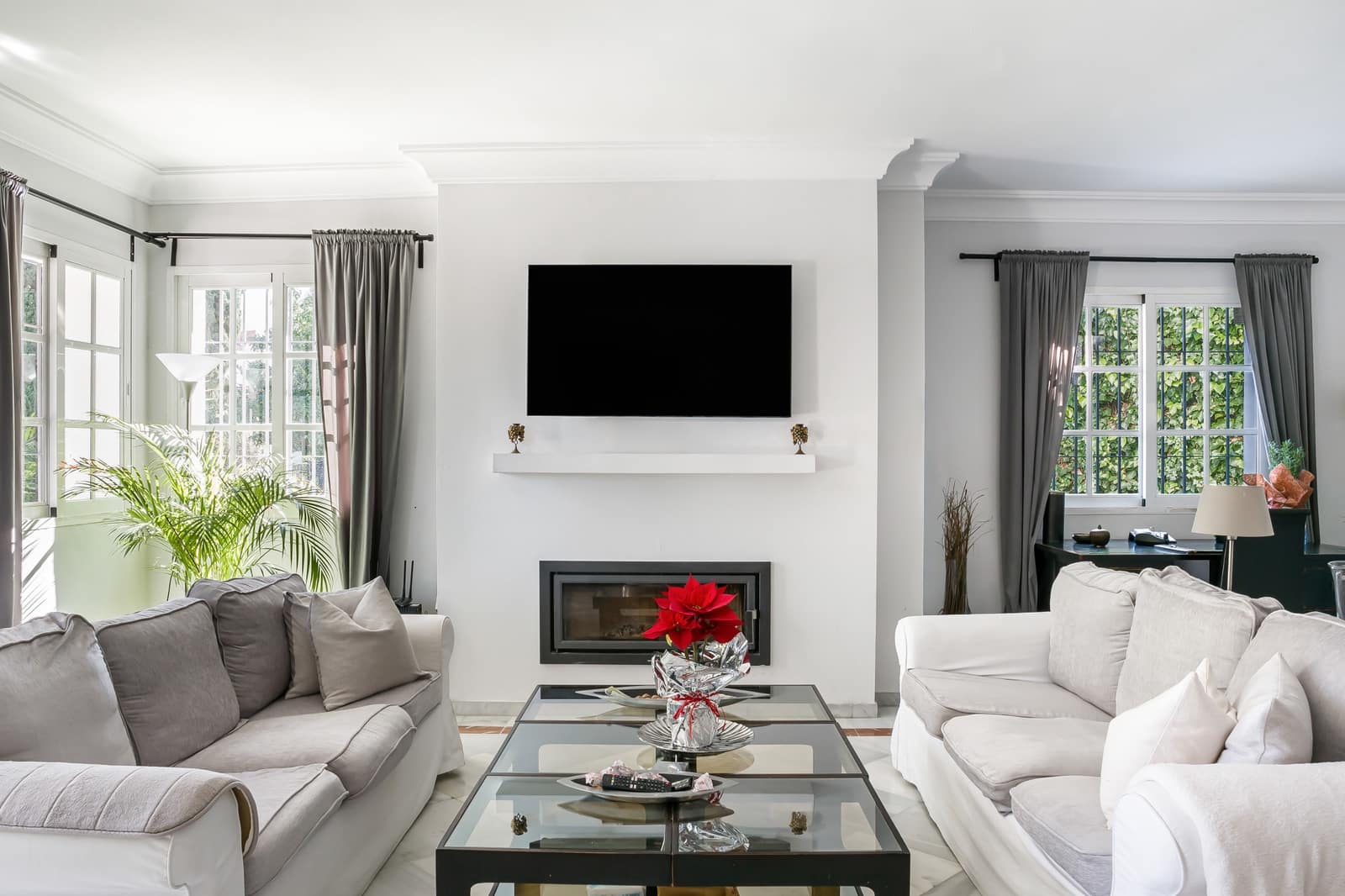 5 soverom Villa til salgs i Nueva Andalucia med svømmebasseng garasje - € 1 950 000 (Ref: 9533478)