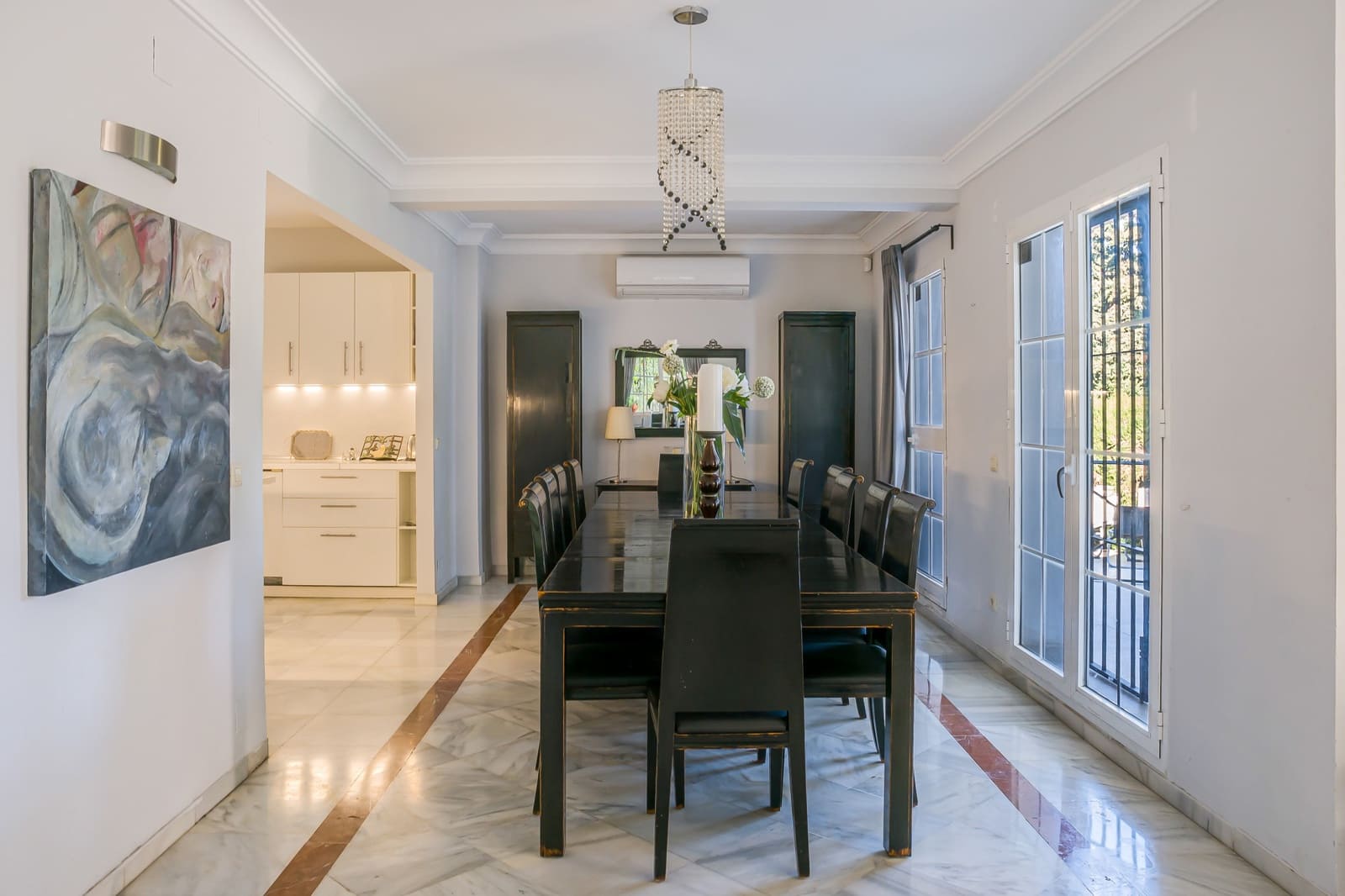 5 soverom Villa til salgs i Nueva Andalucia med svømmebasseng garasje - € 1 950 000 (Ref: 9533478)