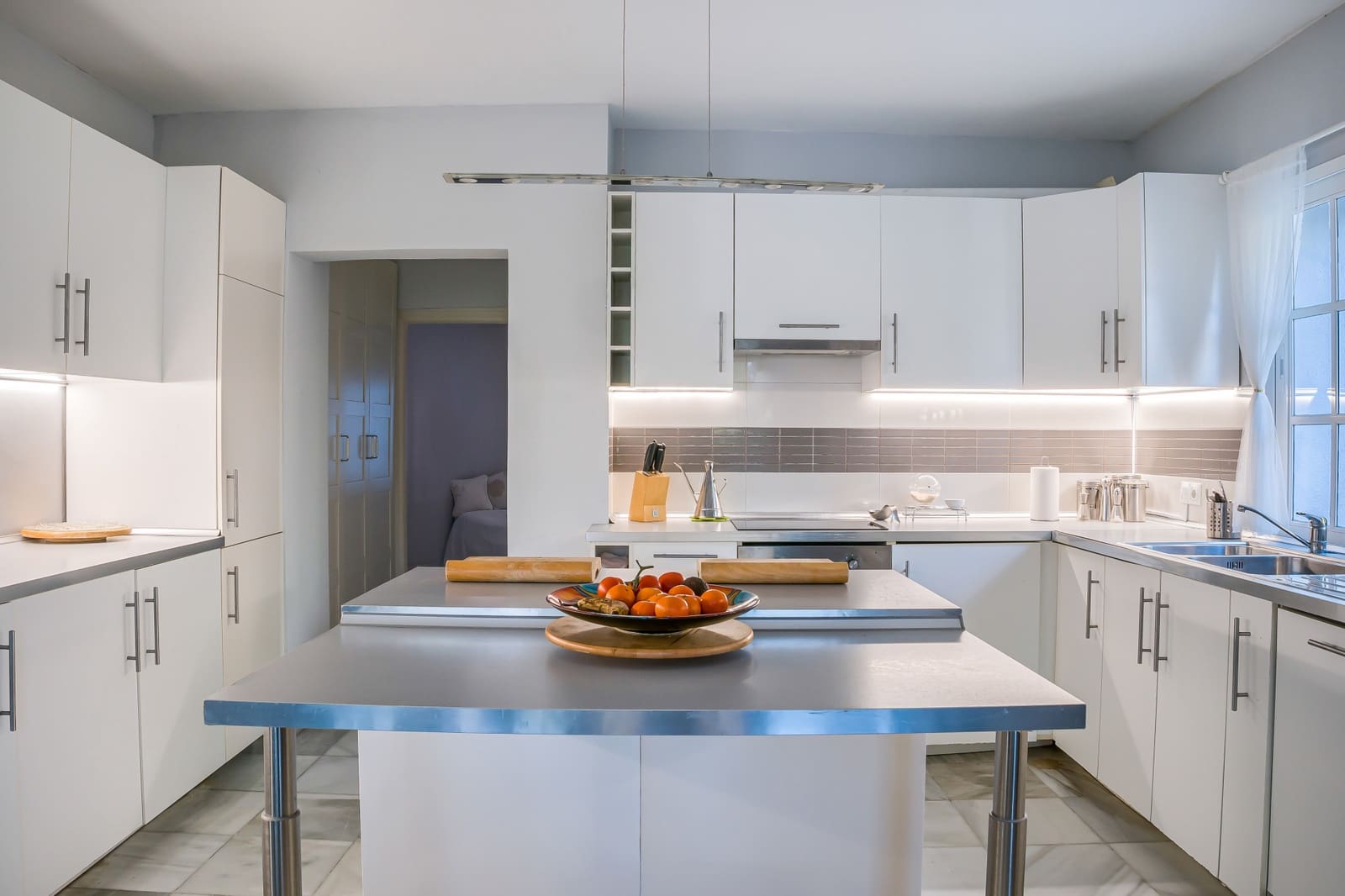 5 soverom Villa til salgs i Nueva Andalucia med svømmebasseng garasje - € 1 950 000 (Ref: 9533478)