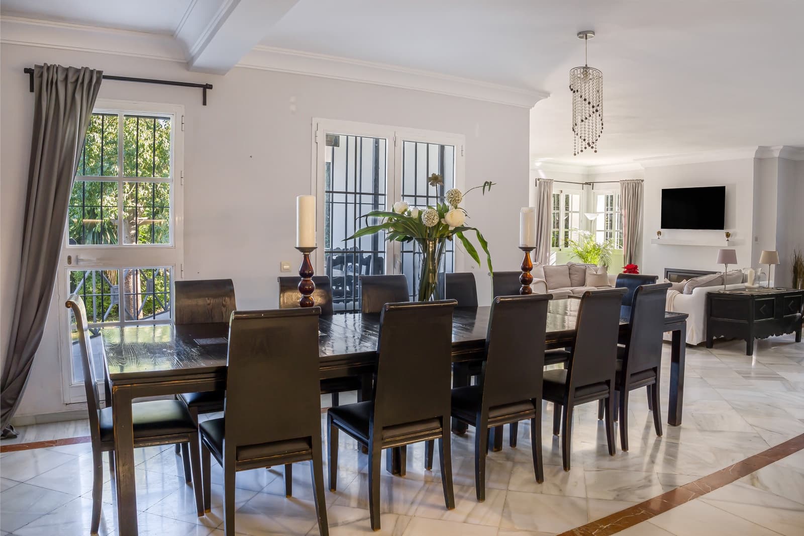 5 soverom Villa til salgs i Nueva Andalucia med svømmebasseng garasje - € 1 950 000 (Ref: 9533478)