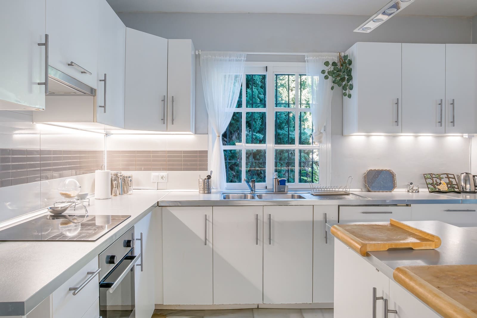 5 soverom Villa til salgs i Nueva Andalucia med svømmebasseng garasje - € 1 950 000 (Ref: 9533478)