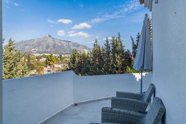5 soverom Villa til salgs i Nueva Andalucia, Marbella med svømmebasseng garasje - € 1 950 000 (Ref: 9533478)