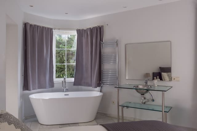 5 quarto Moradia para venda em Las Brisas, Marbella com piscina garagem - 1 950 000 € (Ref: 9533478)