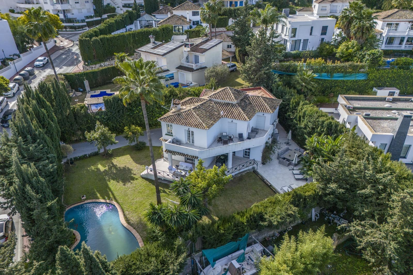 Chalet de 5 habitaciones en Nueva Andalucia en venta con piscina garaje - 1.950.000 € (Ref: 9533478)