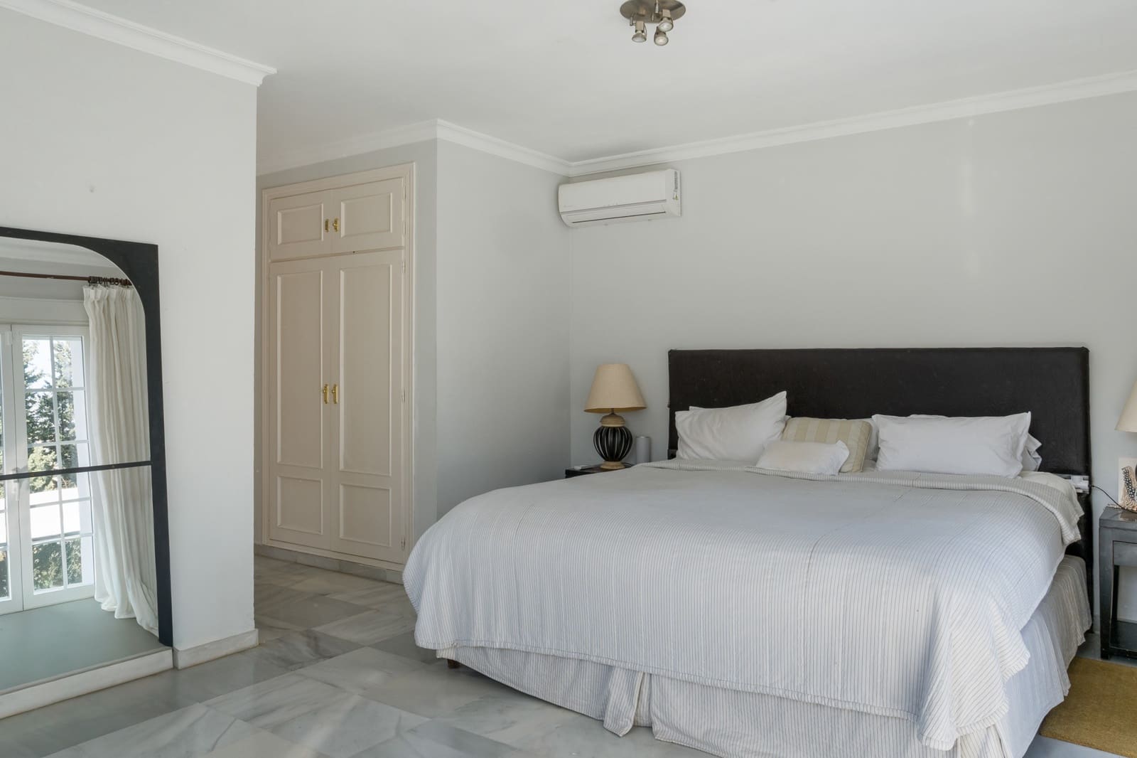 Chalet de 5 habitaciones en Nueva Andalucia en venta con piscina garaje - 1.950.000 € (Ref: 9533478)