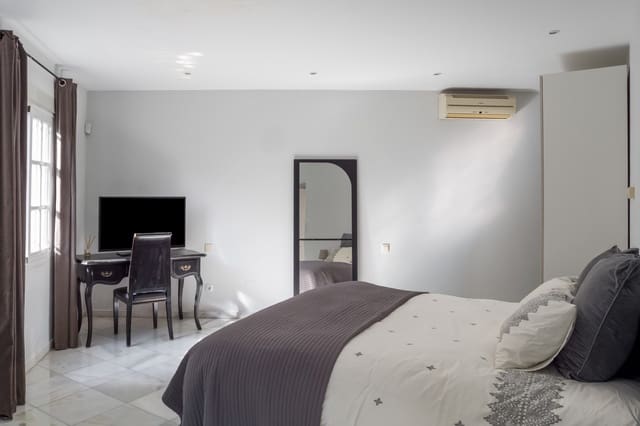 5 quarto Moradia para venda em Las Brisas, Marbella com piscina garagem - 1 950 000 € (Ref: 9533478)