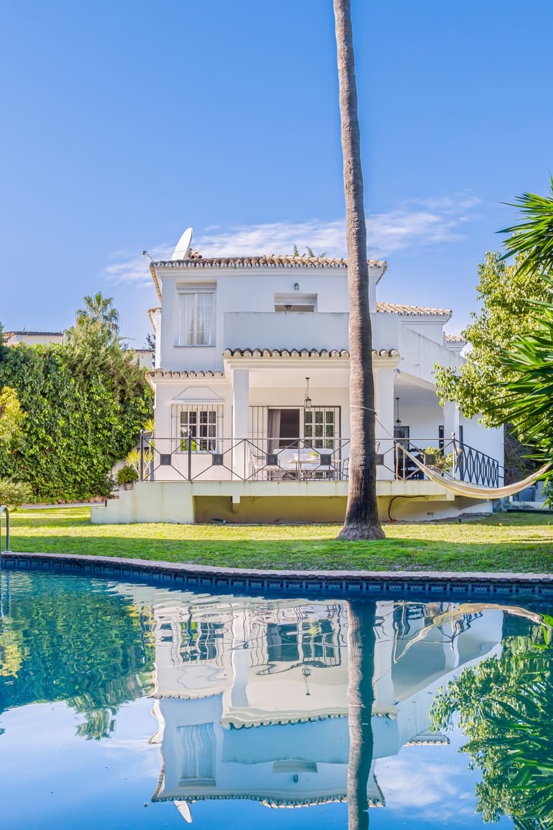 Chalet de 5 habitaciones en Nueva Andalucia en venta con piscina garaje - 1.950.000 € (Ref: 9533478)