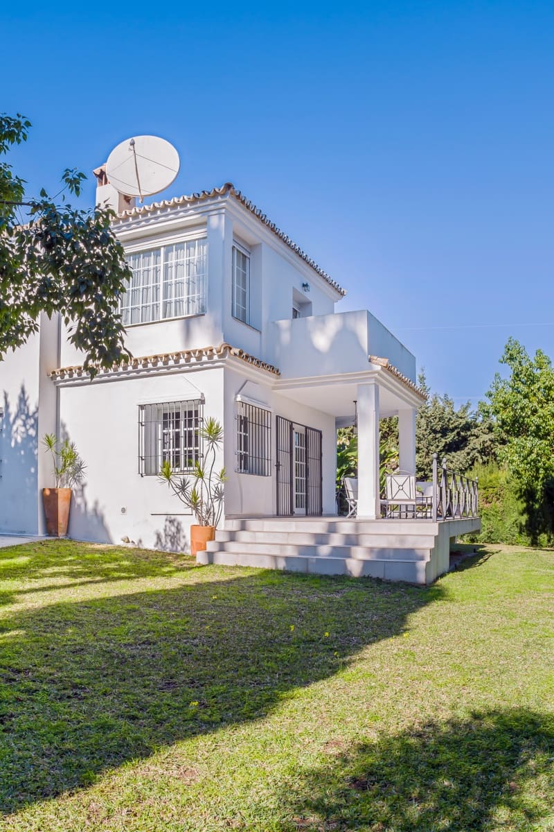Chalet de 5 habitaciones en Nueva Andalucia en venta con piscina garaje - 1.950.000 € (Ref: 9533478)
