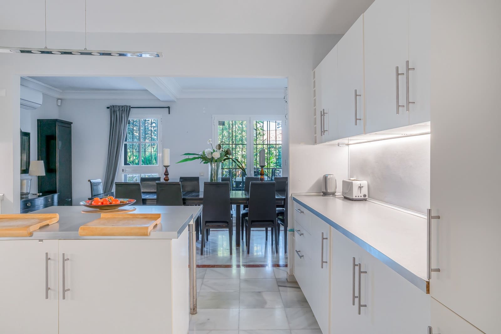Chalet de 5 habitaciones en Nueva Andalucia en venta con piscina garaje - 1.950.000 € (Ref: 9533478)