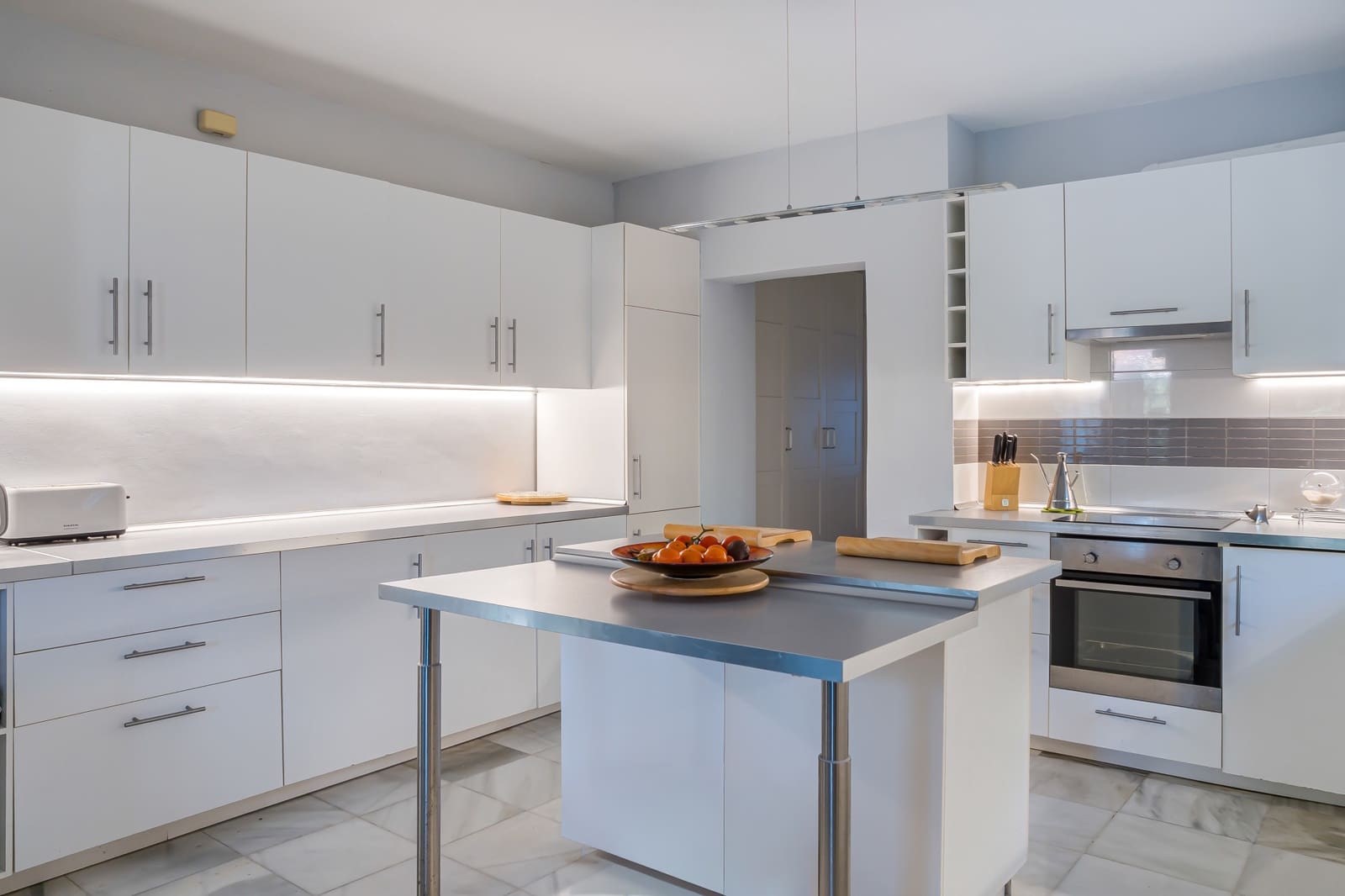 Chalet de 5 habitaciones en Nueva Andalucia en venta con piscina garaje - 1.950.000 € (Ref: 9533478)