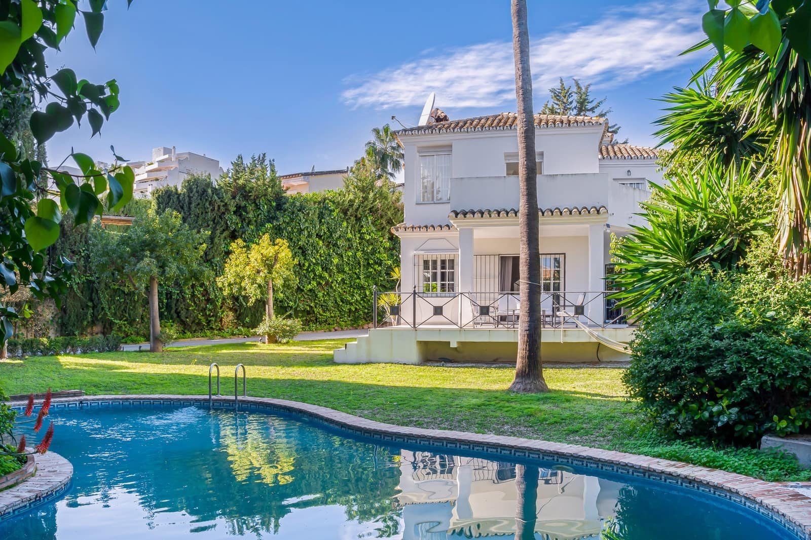 Chalet de 5 habitaciones en Nueva Andalucia en venta con piscina garaje - 1.950.000 € (Ref: 9533478)