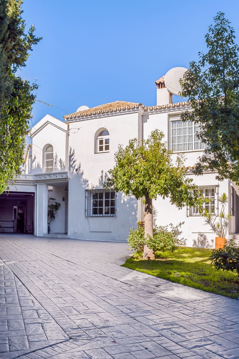 Chalet de 5 habitaciones en Nueva Andalucia en venta con piscina garaje - 1.950.000 € (Ref: 9533478)