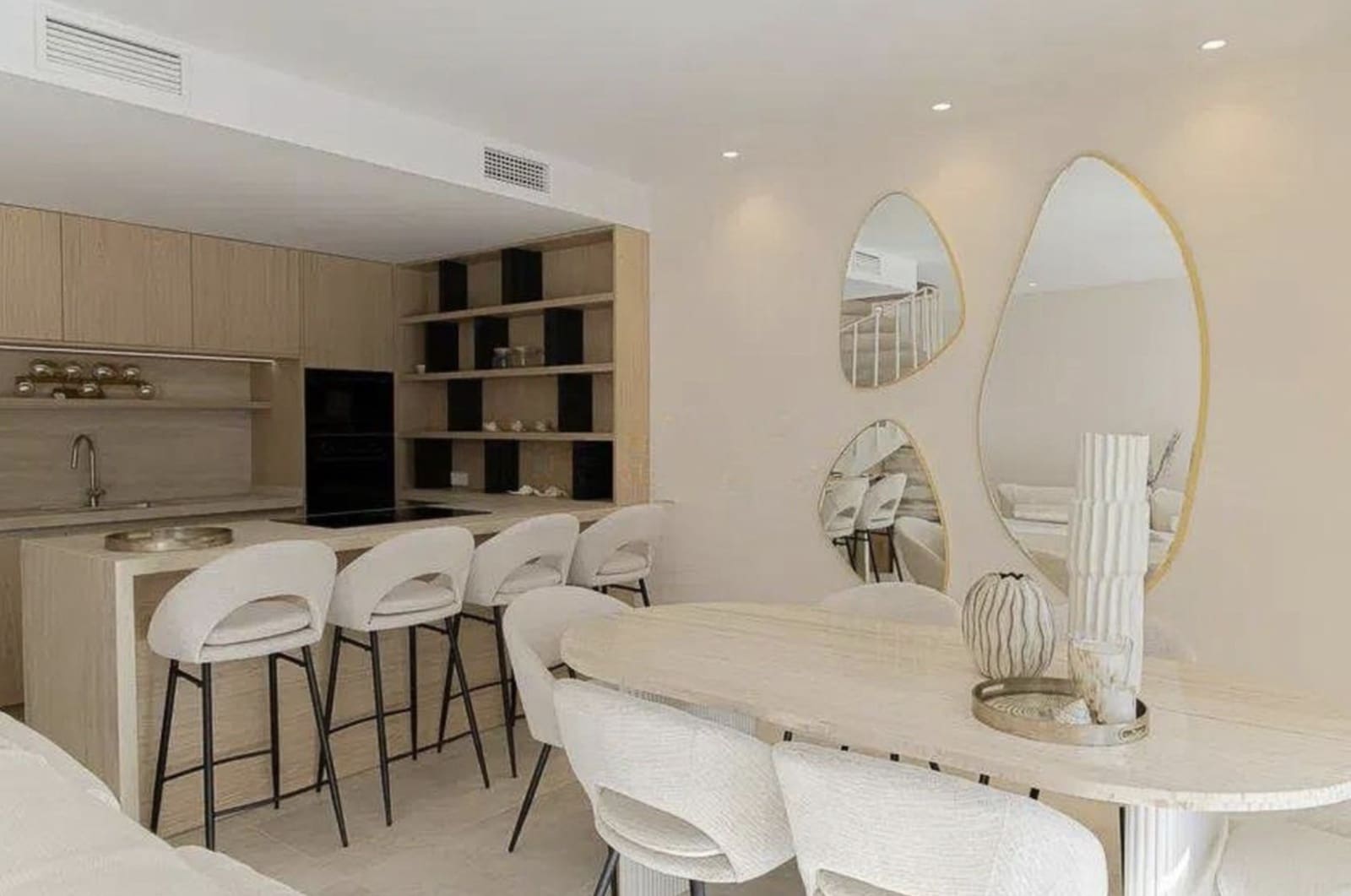 4 chambre Penthouse à vendre à Nueva Andalucia avec piscine garage - 1 290 000 € (Ref: 9535759)