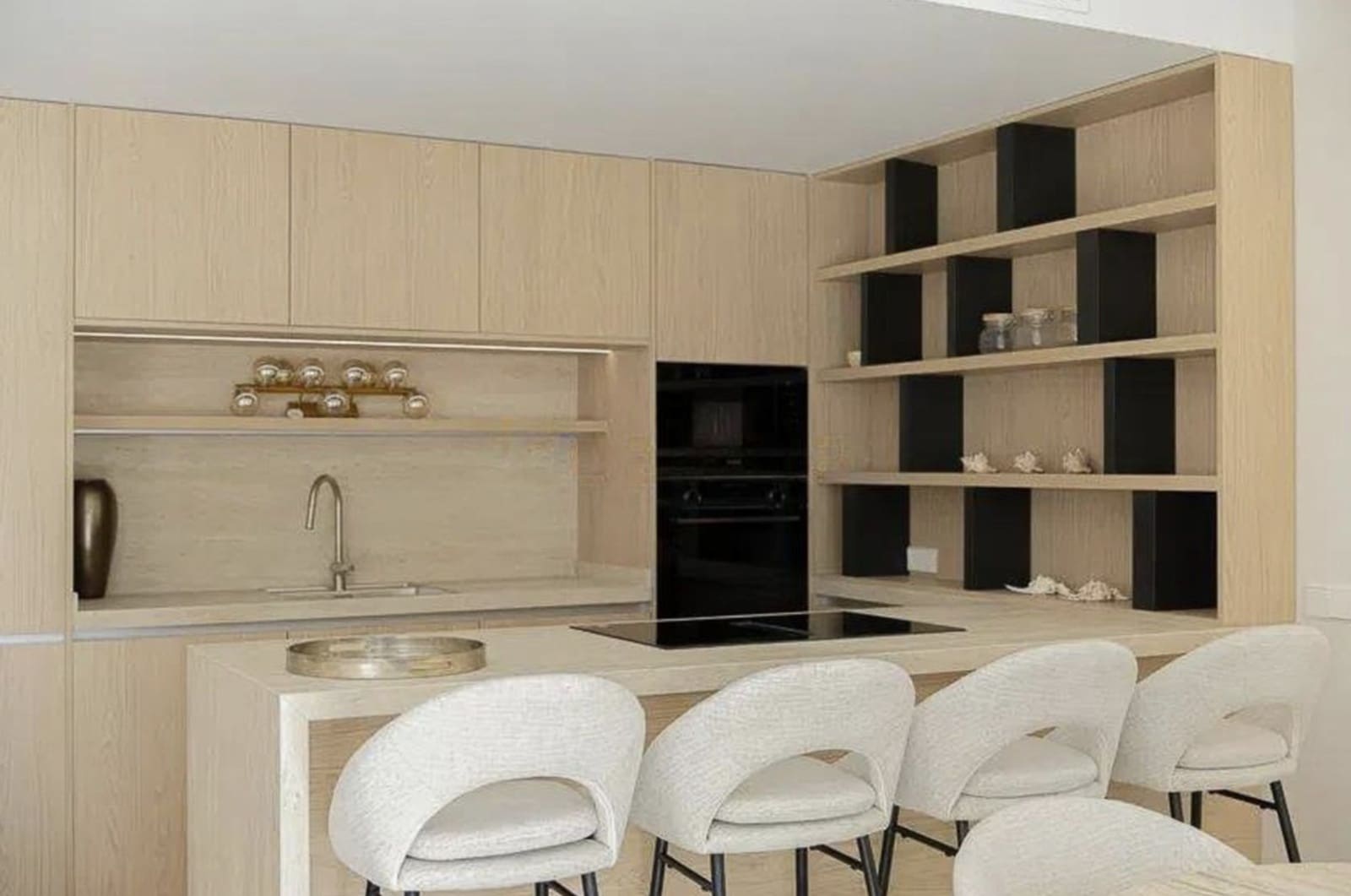 4 chambre Penthouse à vendre à Nueva Andalucia avec piscine garage - 1 290 000 € (Ref: 9535759)