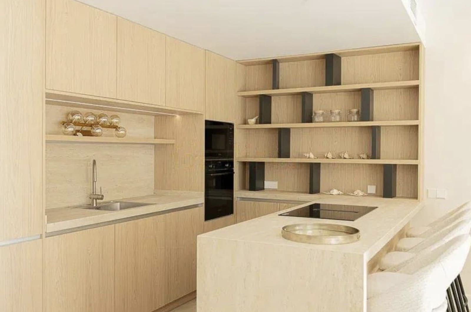 4 chambre Penthouse à vendre à Nueva Andalucia avec piscine garage - 1 290 000 € (Ref: 9535759)