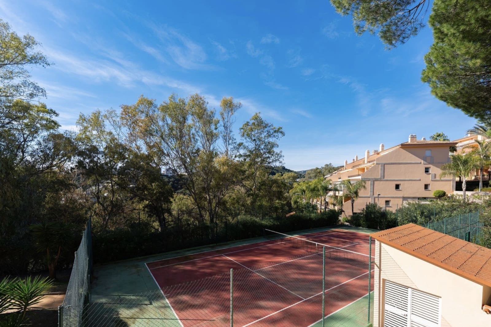 3 soverom Leilighet til salgs i Nueva Andalucia med svømmebasseng garasje - € 1 100 000 (Ref: 9535760)