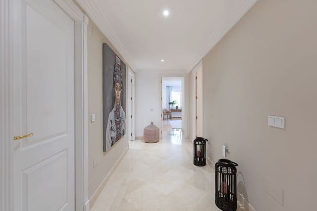 3 chambre Appartement à vendre à Nueva Andalucia, Marbella avec piscine garage - 1 100 000 € (Ref: 9535760)