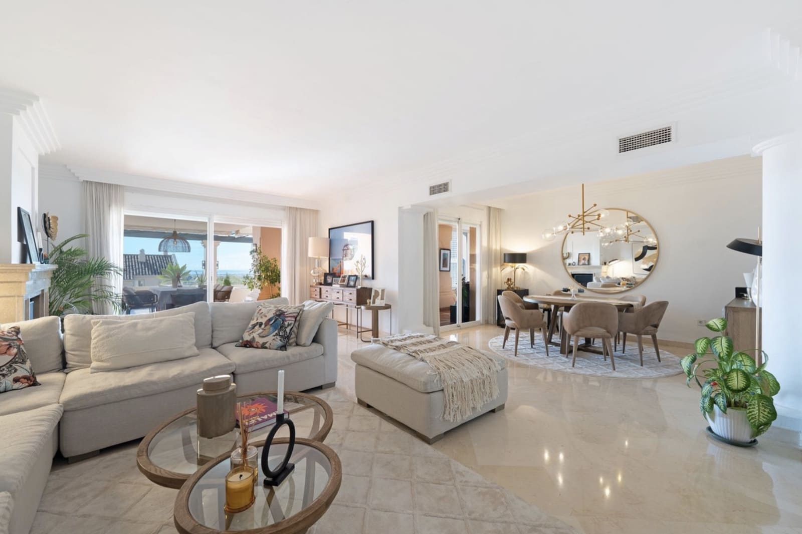 3 chambre Appartement à vendre à Nueva Andalucia avec piscine garage - 1 100 000 € (Ref: 9535760)