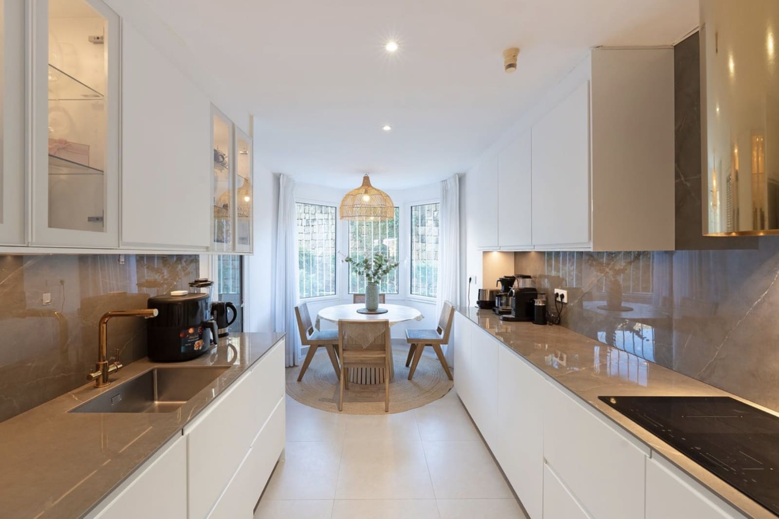 3 chambre Appartement à vendre à Nueva Andalucia avec piscine garage - 1 100 000 € (Ref: 9535760)