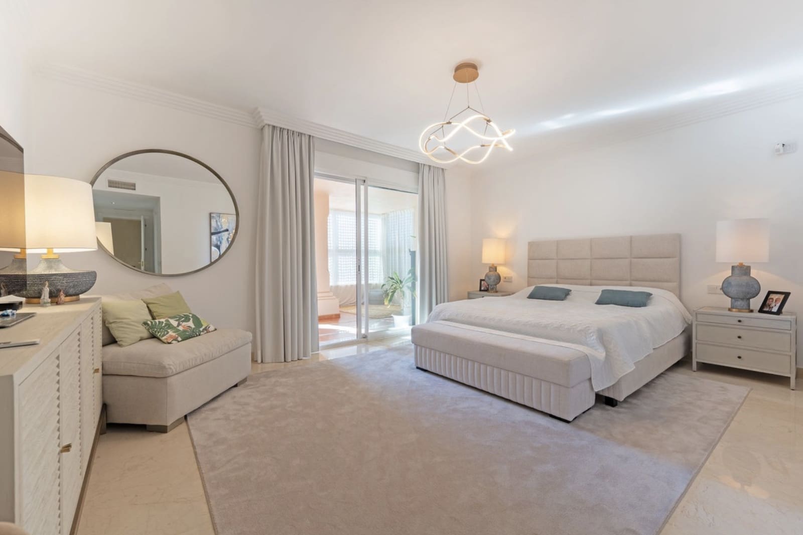 3 chambre Appartement à vendre à Nueva Andalucia avec piscine garage - 1 100 000 € (Ref: 9535760)