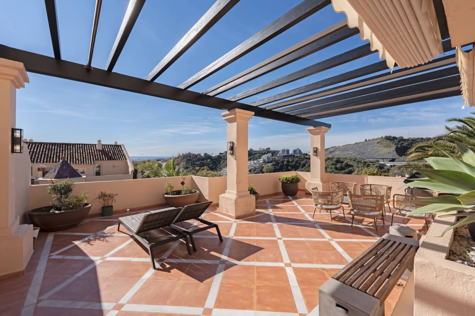 3 chambre Appartement à vendre à Nueva Andalucia avec piscine garage - 1 100 000 € (Ref: 9535760)