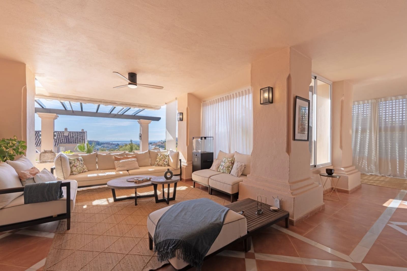 3 chambre Appartement à vendre à Nueva Andalucia avec piscine garage - 1 100 000 € (Ref: 9535760)