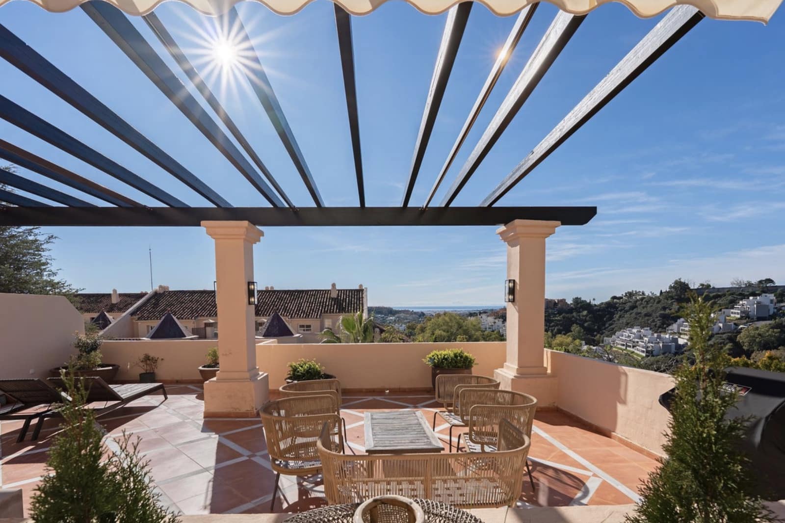 3 chambre Appartement à vendre à Nueva Andalucia avec piscine garage - 1 100 000 € (Ref: 9535760)
