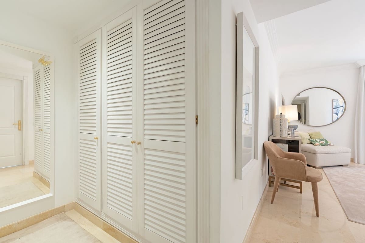 3 sypialnia Apartament na sprzedaż w Nueva Andalucia z basenem garażem - 1 100 000 € (Ref: 9540960)