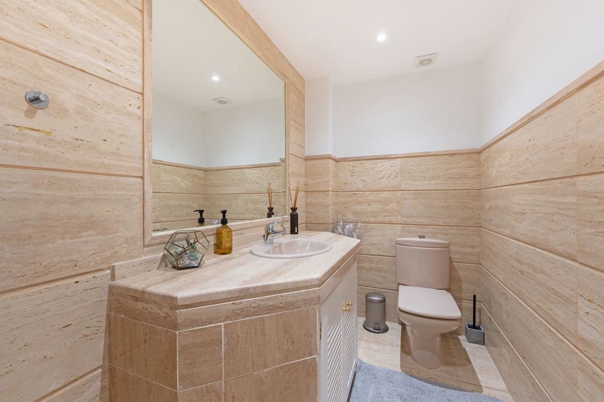 3 sypialnia Apartament na sprzedaż w Nueva Andalucia z basenem garażem - 1 100 000 € (Ref: 9540960)