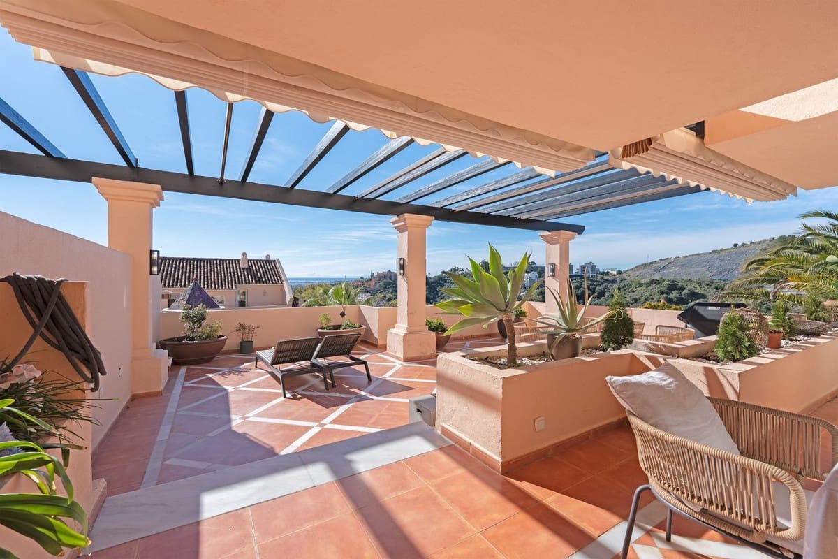 3 sypialnia Apartament na sprzedaż w Nueva Andalucia z basenem garażem - 1 100 000 € (Ref: 9540960)