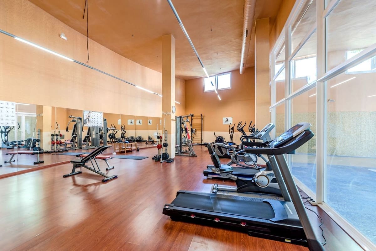 3 sypialnia Apartament na sprzedaż w Nueva Andalucia z basenem garażem - 1 100 000 € (Ref: 9540960)