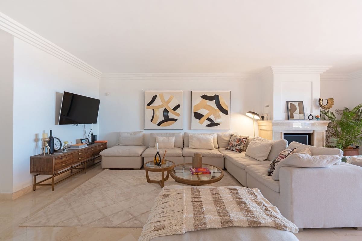 3 soverom Leilighet til salgs i Nueva Andalucia med svømmebasseng garasje - € 1 100 000 (Ref: 9540960)