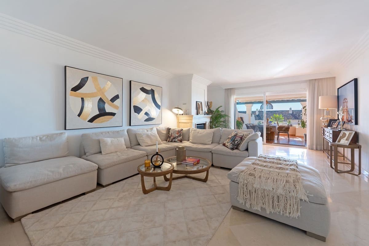 3 soverom Leilighet til salgs i Nueva Andalucia med svømmebasseng garasje - € 1 100 000 (Ref: 9540960)