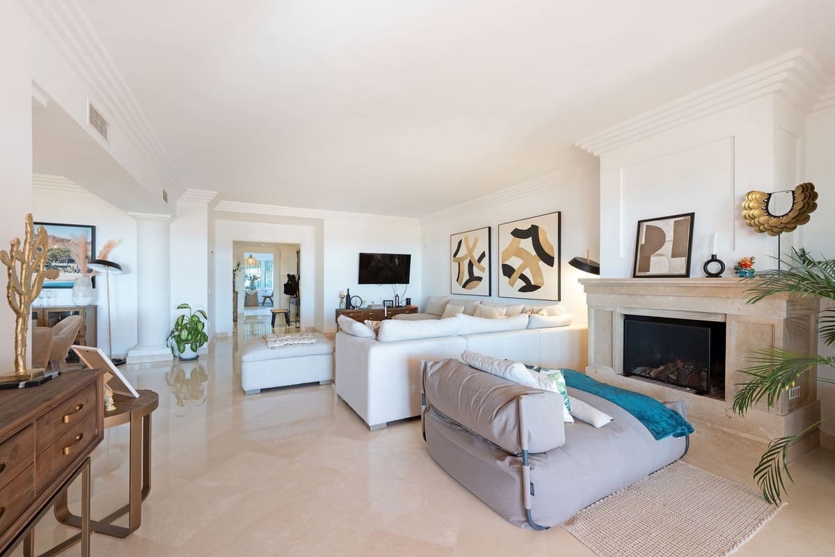 3 soverom Leilighet til salgs i Nueva Andalucia med svømmebasseng garasje - € 1 100 000 (Ref: 9540960)